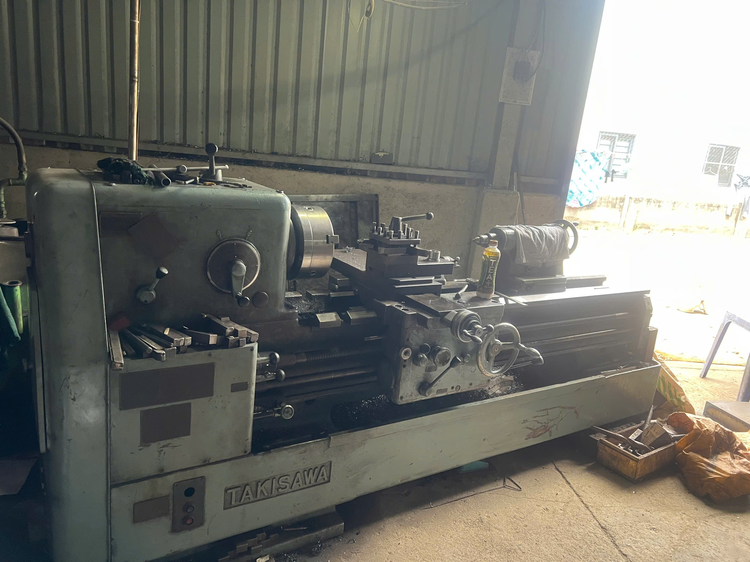 Manual lathe machine.jpg